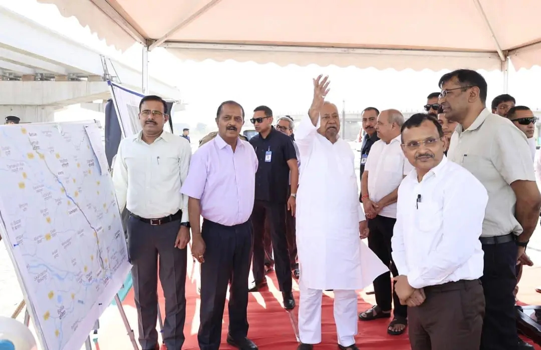 इस्तीफे से पहले एक्शन में नीतीश: चिलचिलाती धूप में पटना-बेतिया एक्सप्रेस-वे का निरीक्षण करने पहुंच गये सारण  