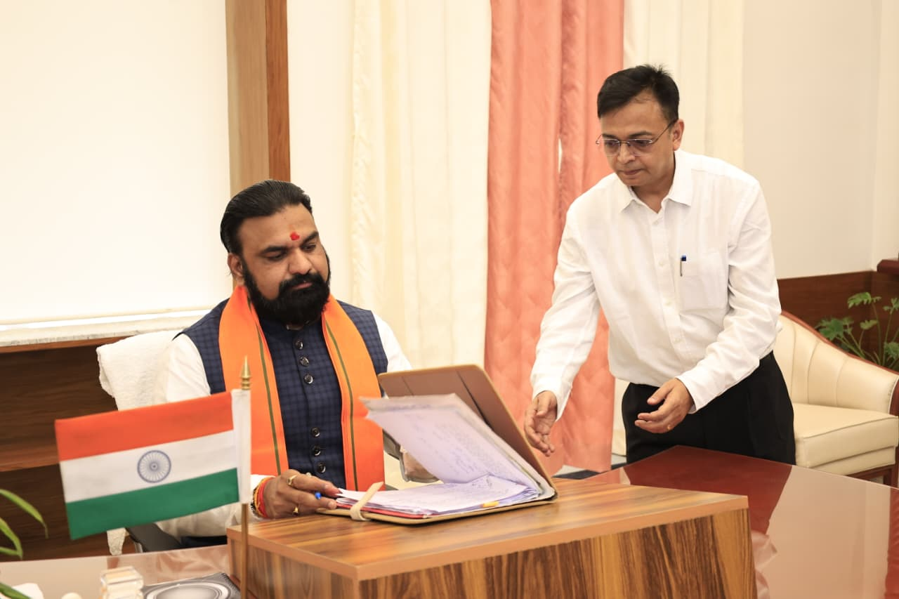 मुख्यमंत्री बनते ही अधिकारियों को सम्राट चौधरी का सख्त निर्देश, भ्रष्टाचार पर जीरो टॉलरेंस, काम में लाएं दुगुनी गति