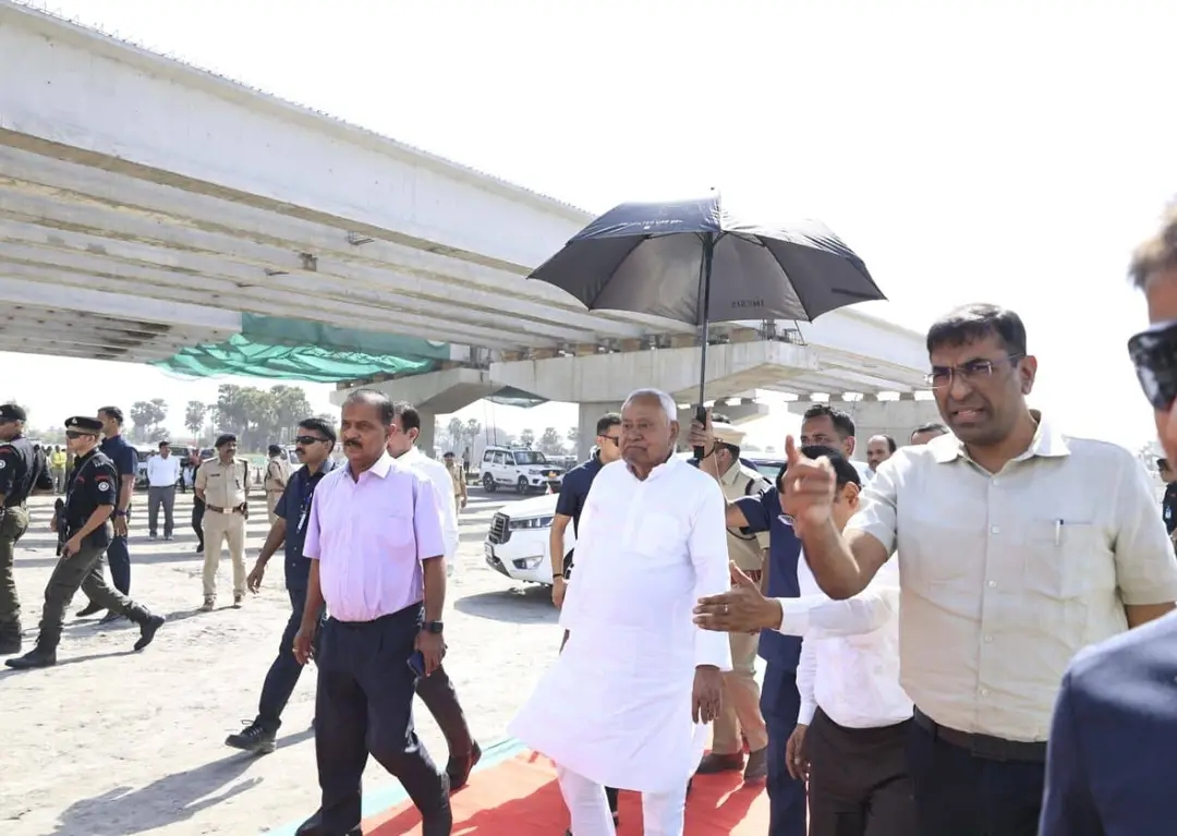 इस्तीफे से पहले एक्शन में नीतीश: चिलचिलाती धूप में पटना-बेतिया एक्सप्रेस-वे का निरीक्षण करने पहुंच गये सारण  