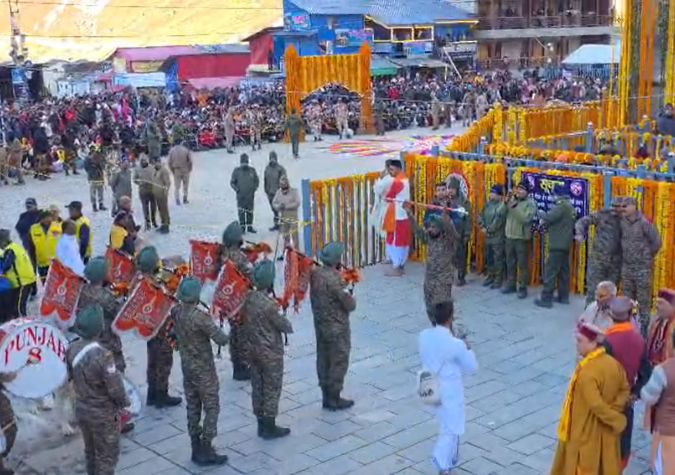 केदारनाथ धाम के कपाट खुलते ही गूंजा हर-हर महादेव का जयकारा, हेलीकॉप्टर से हुई पुष्प वर्षा; देखें भव्य नज़ारे और तस्वीरें