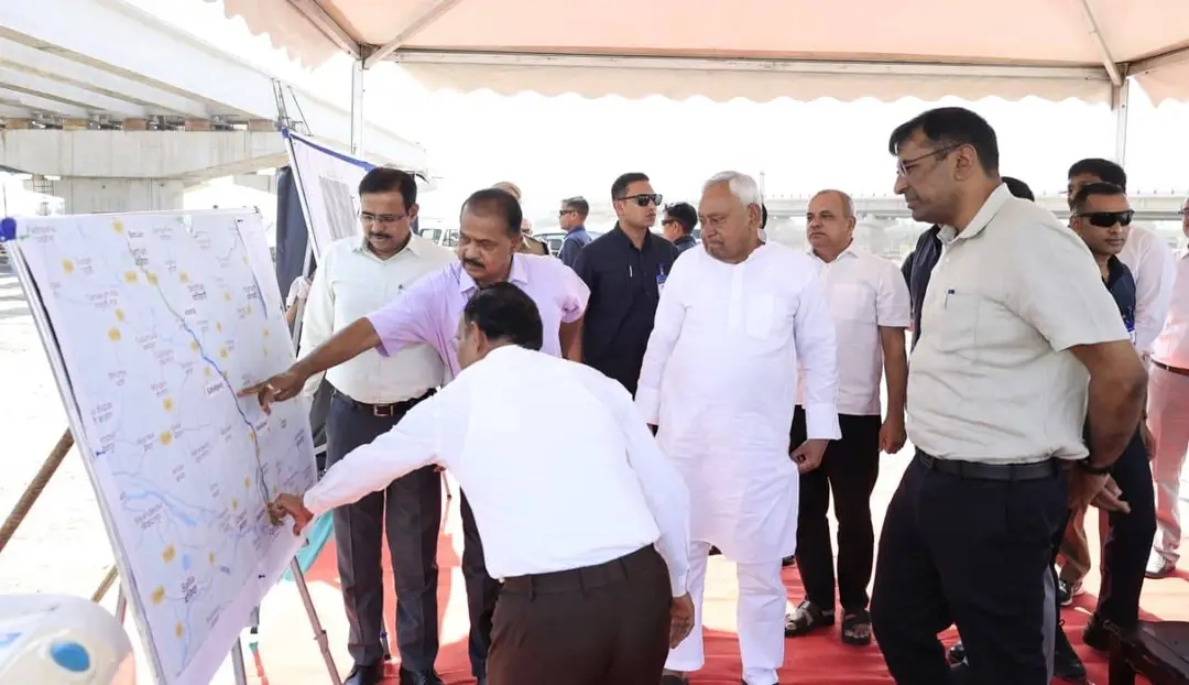 इस्तीफे से पहले एक्शन में नीतीश: चिलचिलाती धूप में पटना-बेतिया एक्सप्रेस-वे का निरीक्षण करने पहुंच गये सारण  