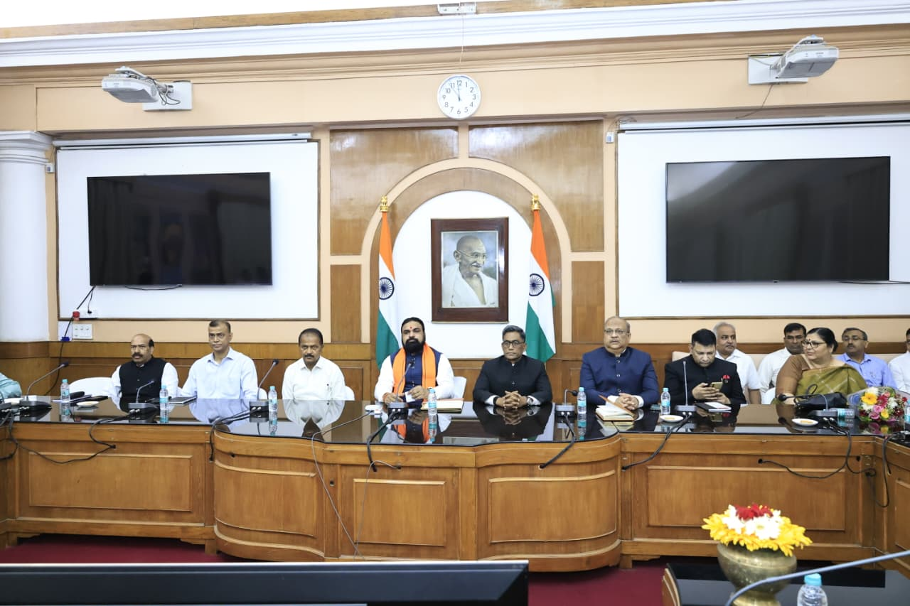 मुख्यमंत्री बनते ही अधिकारियों को सम्राट चौधरी का सख्त निर्देश, भ्रष्टाचार पर जीरो टॉलरेंस, काम में लाएं दुगुनी गति