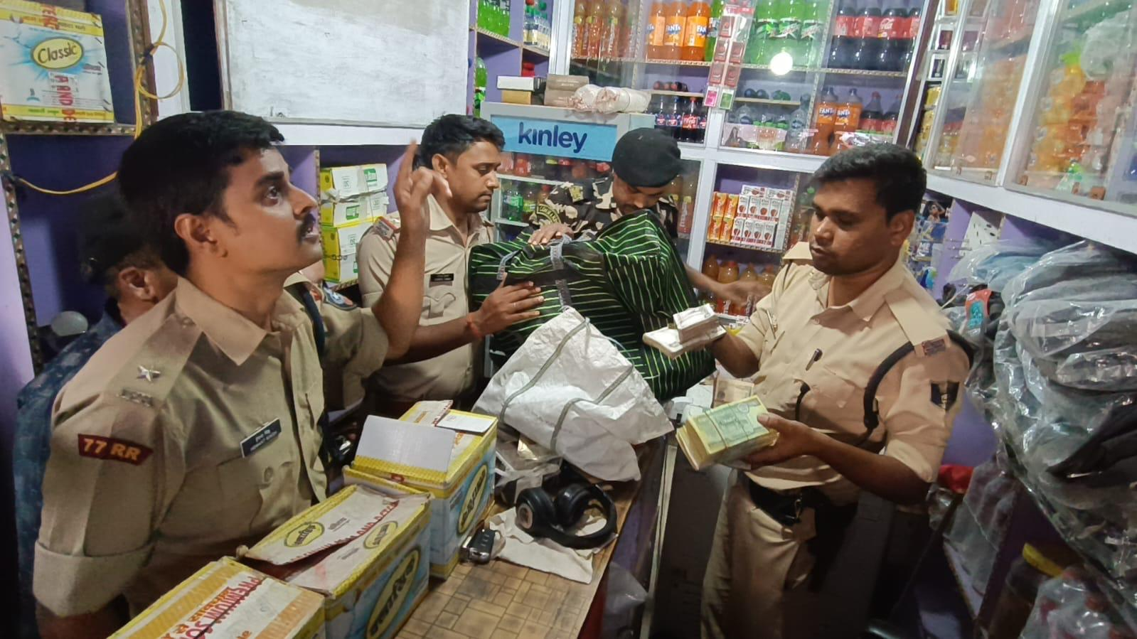 रक्सौल बॉर्डर पर अवैध मनी एक्सचेंज का भंडाफोड़, 10 लाख से अधिक की भारतीय-नेपाली मुद्रा बरामद