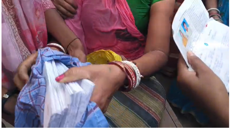 मधुबनी में दिनदहाड़े 50 हजार की छिनतई, बैंक से लौट रही महिला से झांसा देकर लूटा पैसा