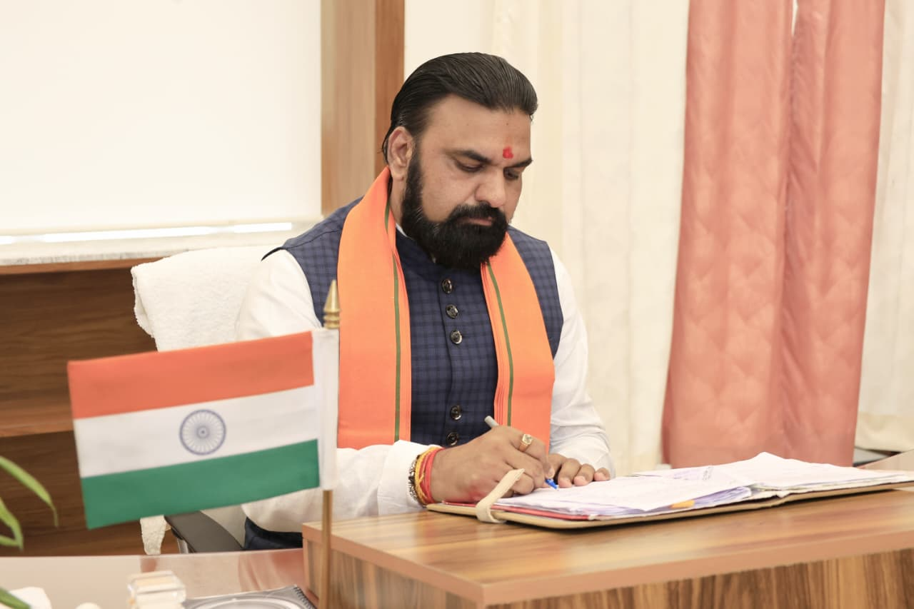 मुख्यमंत्री बनते ही अधिकारियों को सम्राट चौधरी का सख्त निर्देश, भ्रष्टाचार पर जीरो टॉलरेंस, काम में लाएं दुगुनी गति