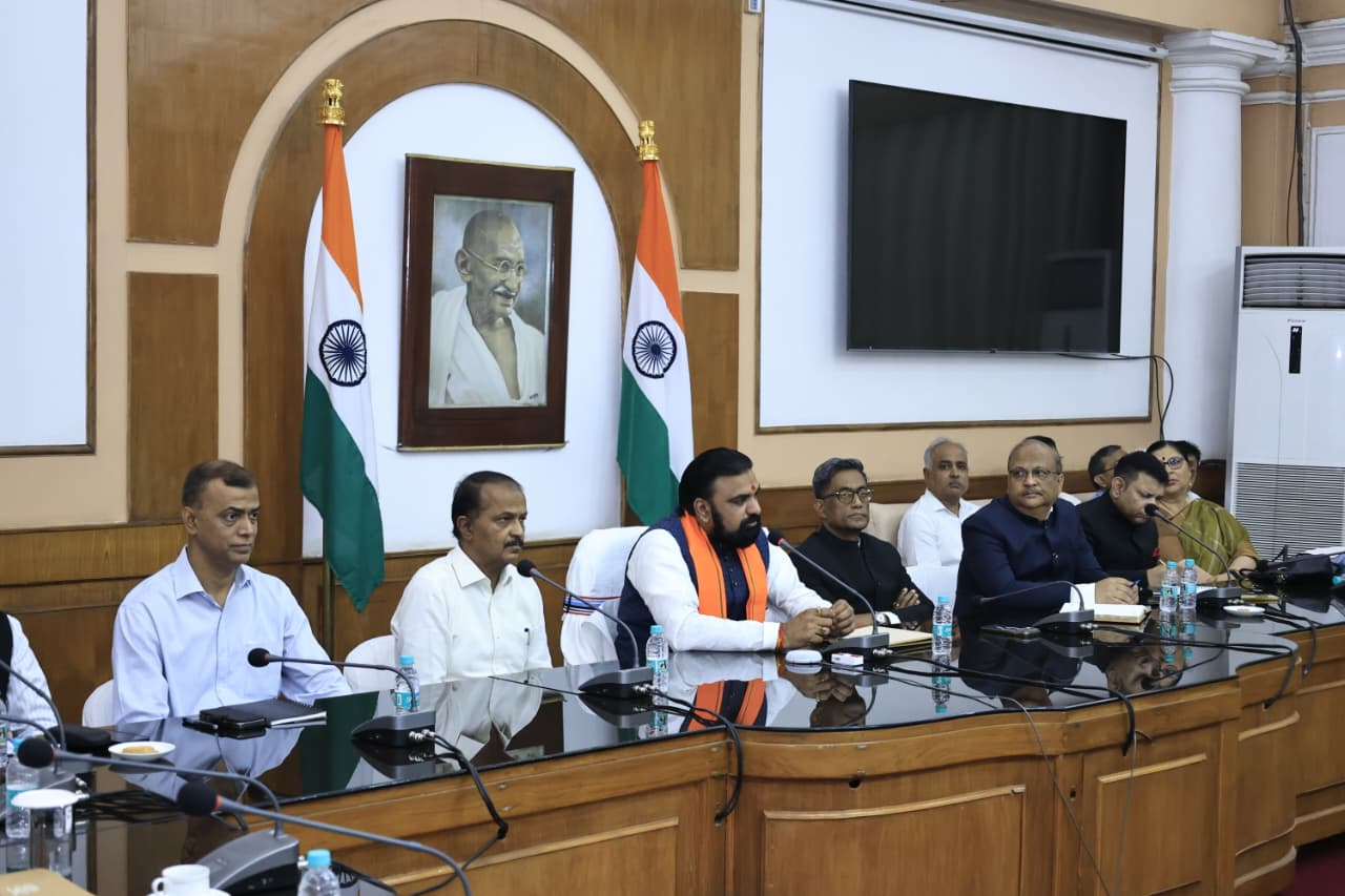 मुख्यमंत्री बनते ही अधिकारियों को सम्राट चौधरी का सख्त निर्देश, भ्रष्टाचार पर जीरो टॉलरेंस, काम में लाएं दुगुनी गति