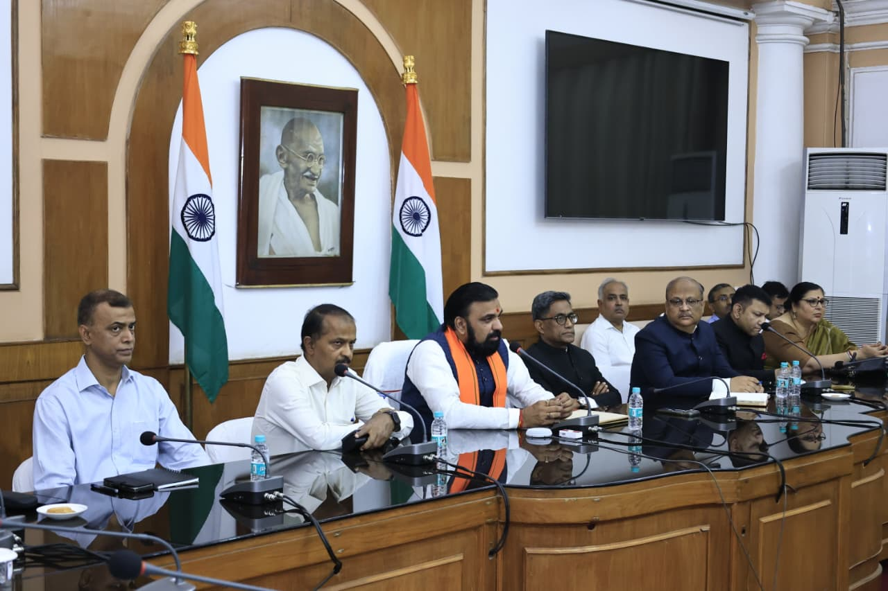 मुख्यमंत्री बनते ही अधिकारियों को सम्राट चौधरी का सख्त निर्देश, भ्रष्टाचार पर जीरो टॉलरेंस, काम में लाएं दुगुनी गति