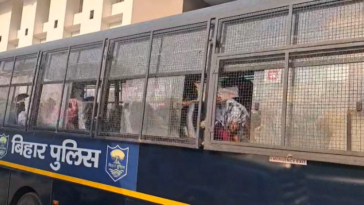 मुंगेर में AEDO परीक्षा से पहले बड़े फर्जीवाड़े का खुलासा, 22 गिरफ्तार, मुख्य सरगना 'मास्टर' फरार