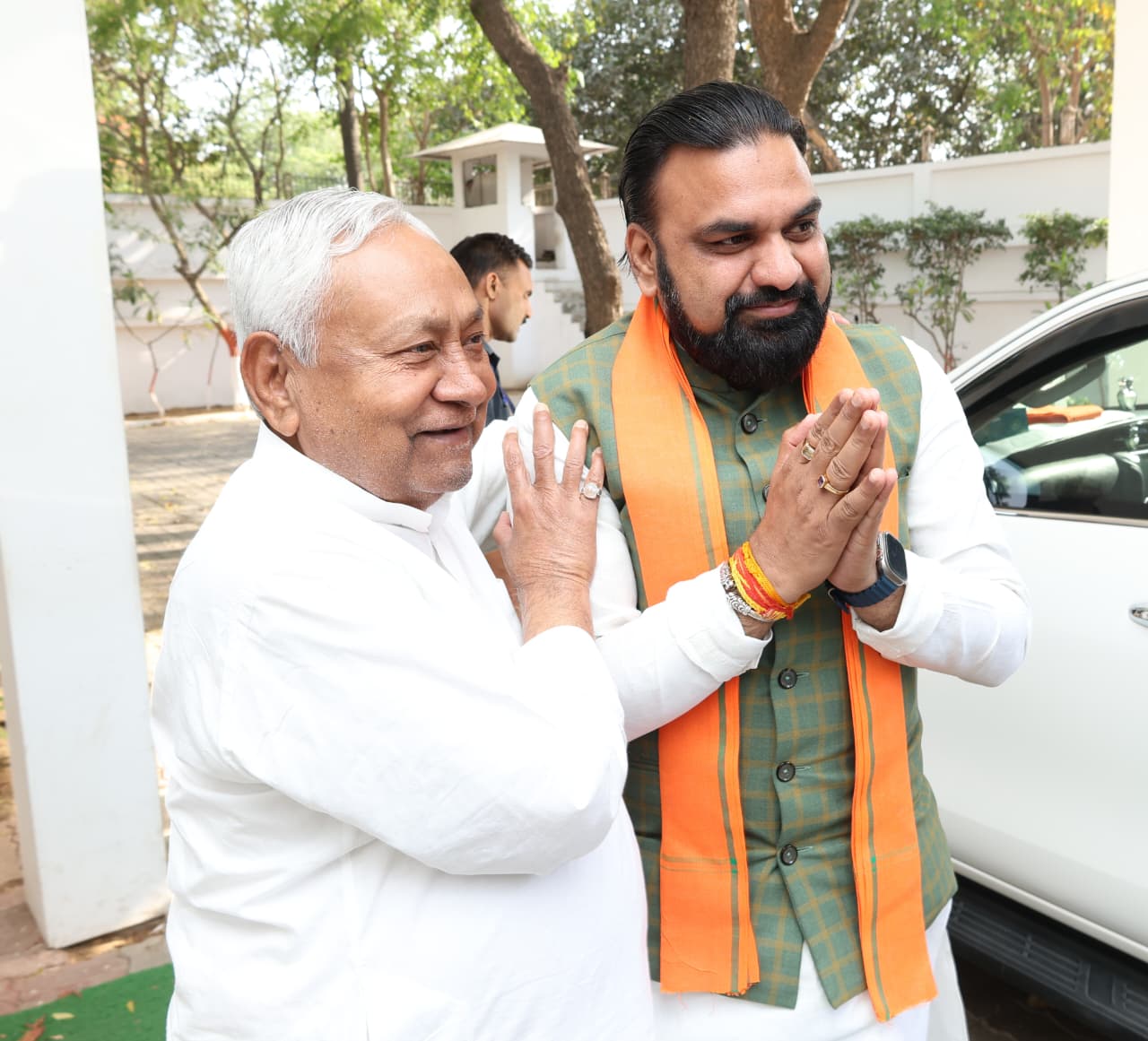 दिल्ली से वापस लौटते ही नीतीश से मिले CM सम्राट, क्या हुई बात...?