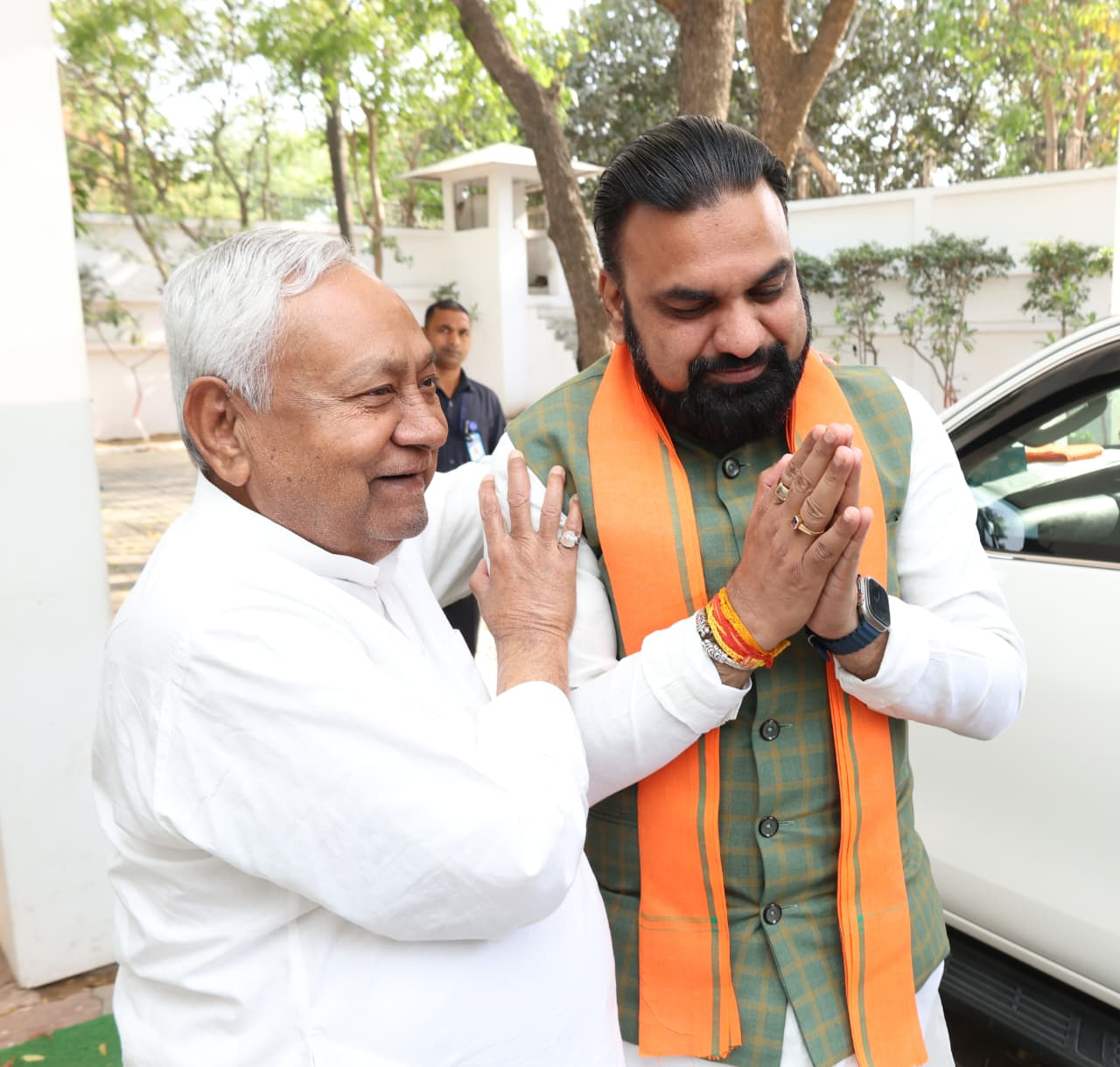 दिल्ली से वापस लौटते ही नीतीश से मिले CM सम्राट, क्या हुई बात...?