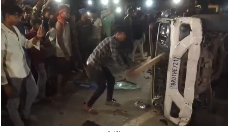 सुपौल के छातापुर से बड़ी खबर: खड़ी बस में लगी आग, समय पर दमकल गाड़ी नहीं आने पर लोगों ने किया तोड़फोड़ हंगामा 