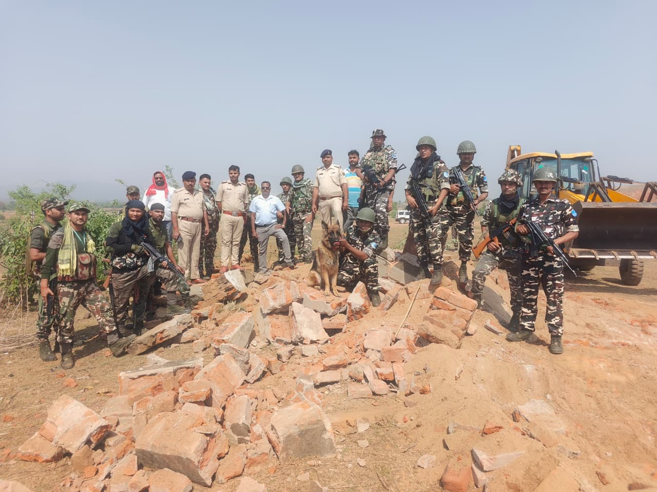 जमुई में नक्सलियों पर बड़ा प्रहार, रुझनिया में अवैध स्मारक ध्वस्त