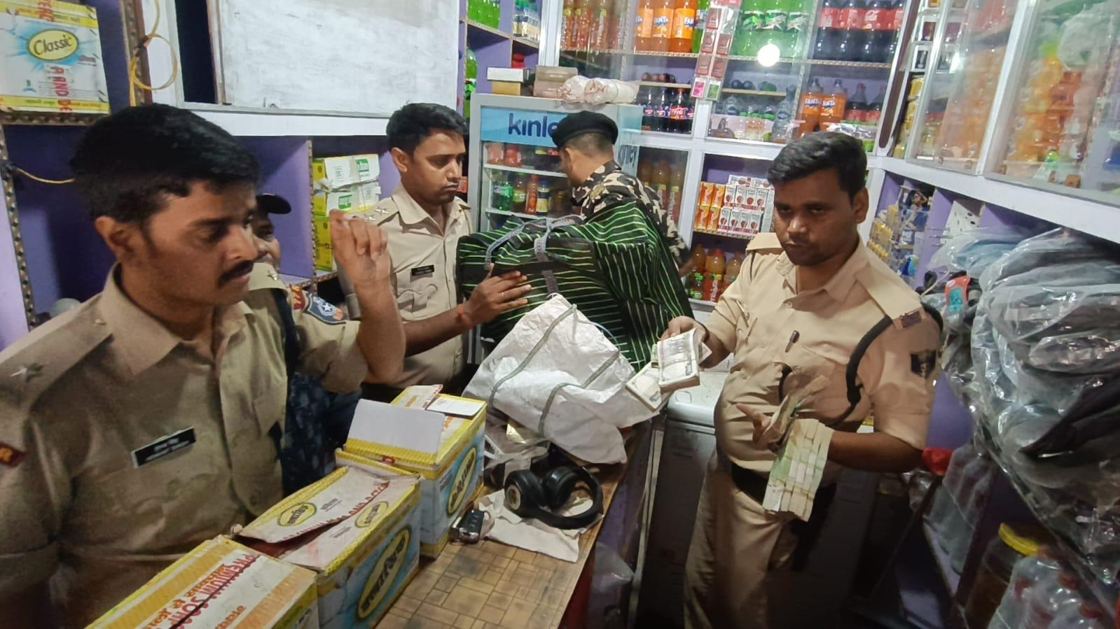 रक्सौल बॉर्डर पर अवैध मनी एक्सचेंज का भंडाफोड़, 10 लाख से अधिक की भारतीय-नेपाली मुद्रा बरामद