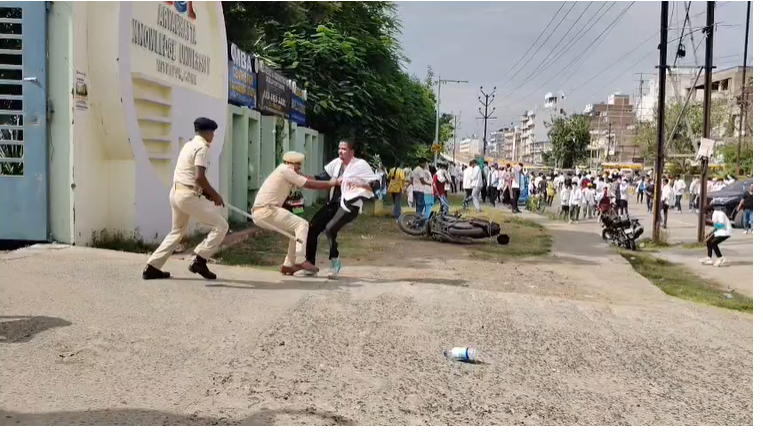 बिहार स्वास्थ्य विज्ञान विश्वविद्यालय में छात्रों का हंगामा, स्टूडेंट्स ने लगाया लाठीचार्ज का आरोप