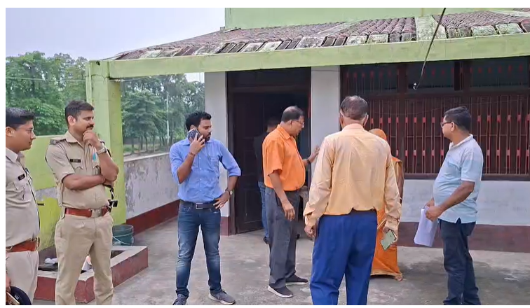 कटिहार के बरारी में अवैध नर्सिंग होम सील, छापेमारी के दौरान बाथरूम में छिपे मिले दो युवक
