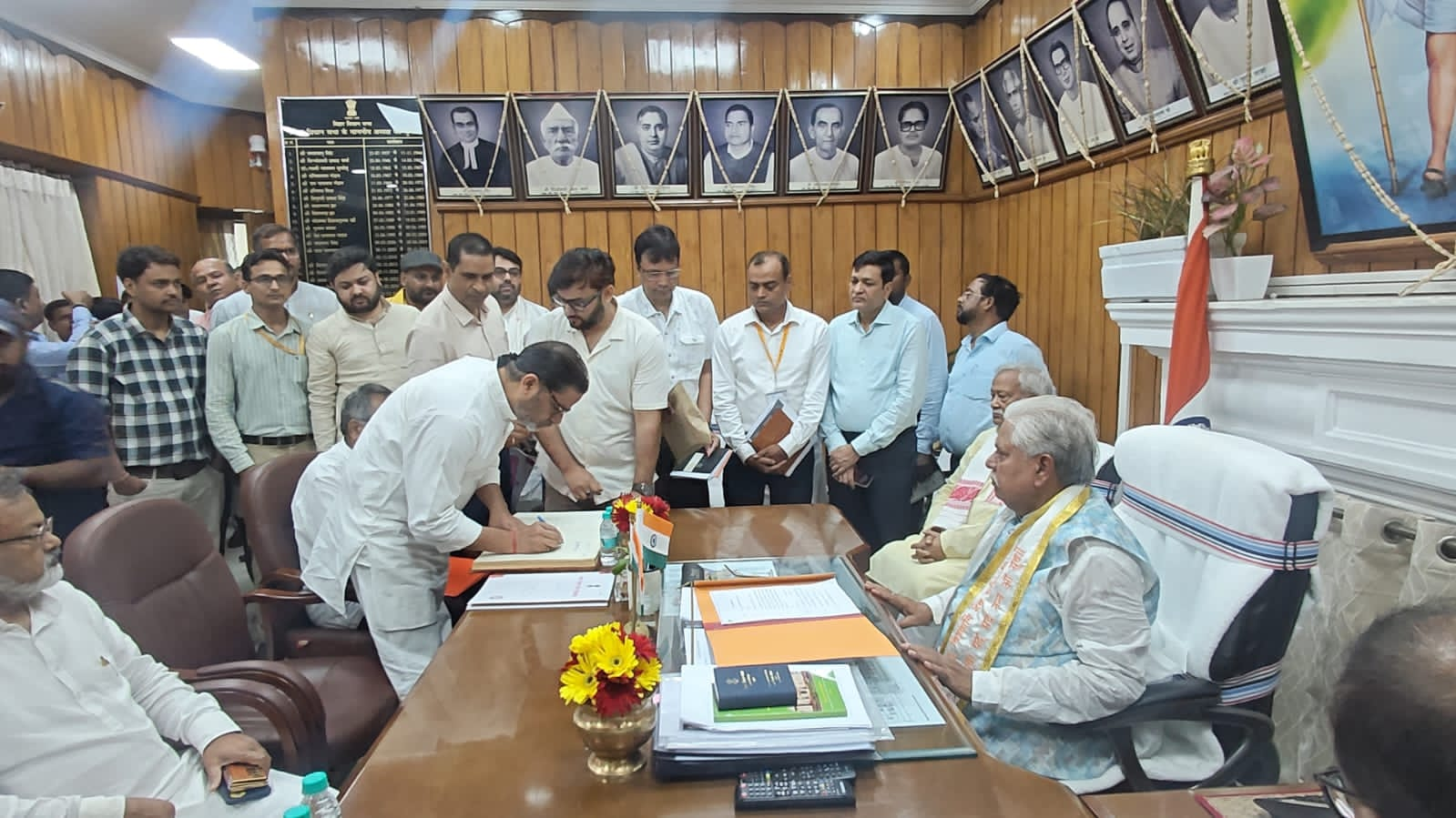 प्रशांत किशोर ने बांकीपुर विधायक के तौर पर ली शपथ, अशोकधाम भगदड़ हादसे पर जताया दुख, घटनास्थल के लिए हुए रवाना