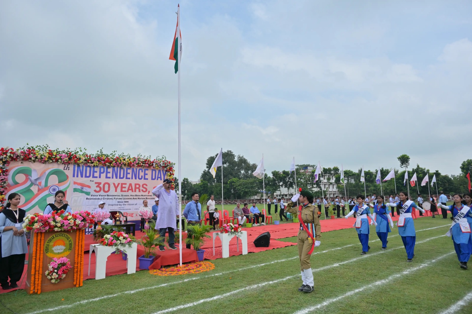 विद्या विहार रेजिडेंशियल स्कूल में देशभक्ति और उत्साह के साथ मना 80वां स्वतंत्रता दिवस, शिक्षक-विद्यार्थी हुए शामिल