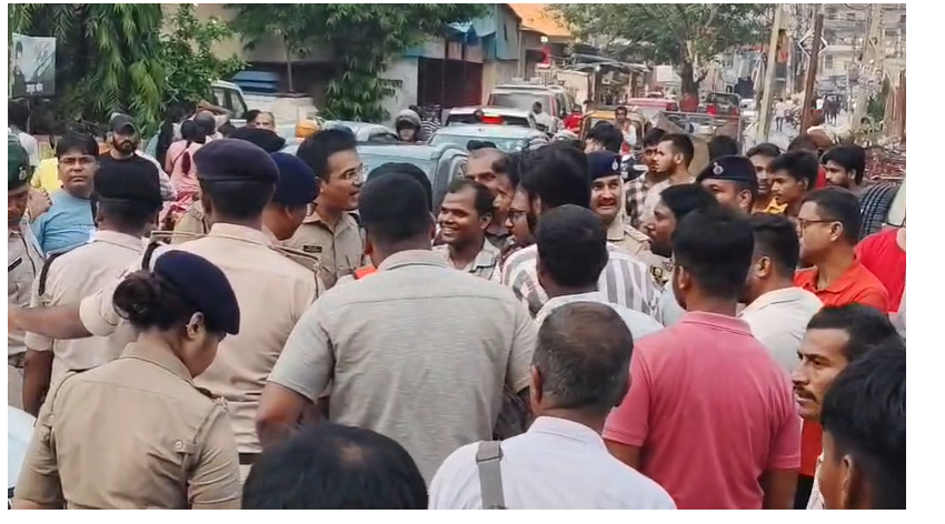 ड्राइवर ने की मालिक की हत्या: डेहरी EO विमल कुमार हत्याकांड के विरोध में पटना में अधिकारियों का प्रदर्शन, सरकार से सुरक्षा की मांग 