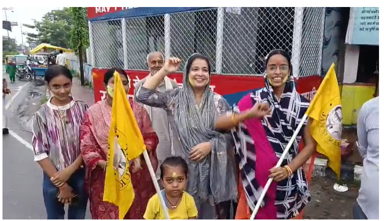जीत का सर्टिफिकेट मिलने के बाद प्रशांत किशोर के गांव में खुशी का माहौल, बिहार के अन्य जिलों में भी मनाया गया बांकीपुर का जश्न 