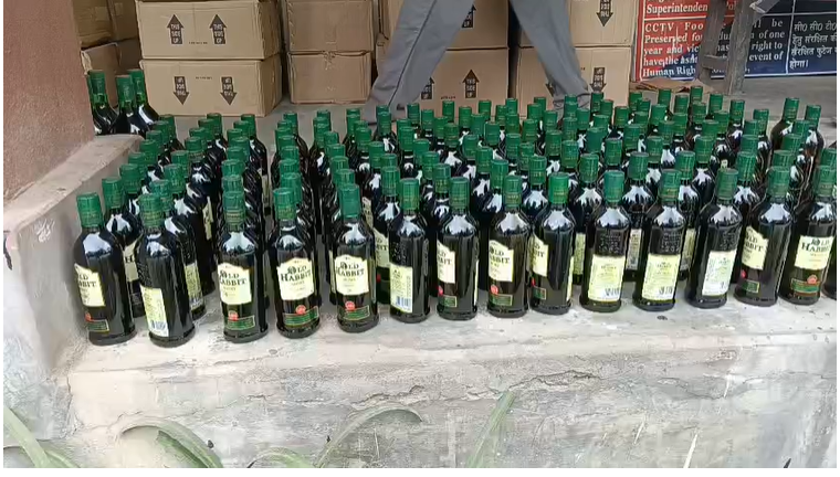 क्या यही शराबबंदी है? बिहार में विदेशी शराब की बड़ी खेप के साथ तस्कर गिरफ्तार, कार की डिक्की से लाखों का माल बरामद