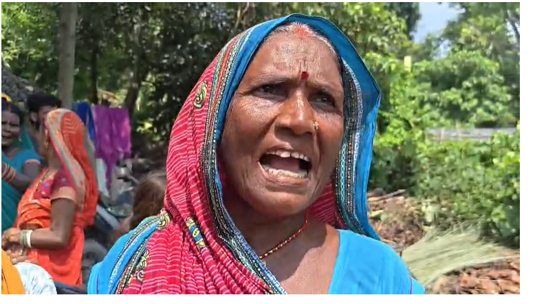 JDU विधायक के खिलाफ बाढ़ पीड़ितों का फूटा गुस्सा, कोमल सिंह की गाड़ी को घेरा, कहा..वोट मांगे आवल छय..त कहे छय कि बेटी छियै