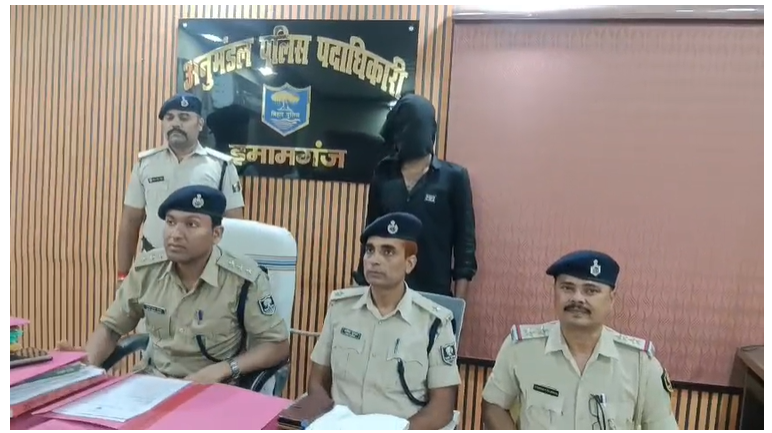 क्या यही शराबबंदी है? बिहार में विदेशी शराब की बड़ी खेप के साथ तस्कर गिरफ्तार, कार की डिक्की से लाखों का माल बरामद
