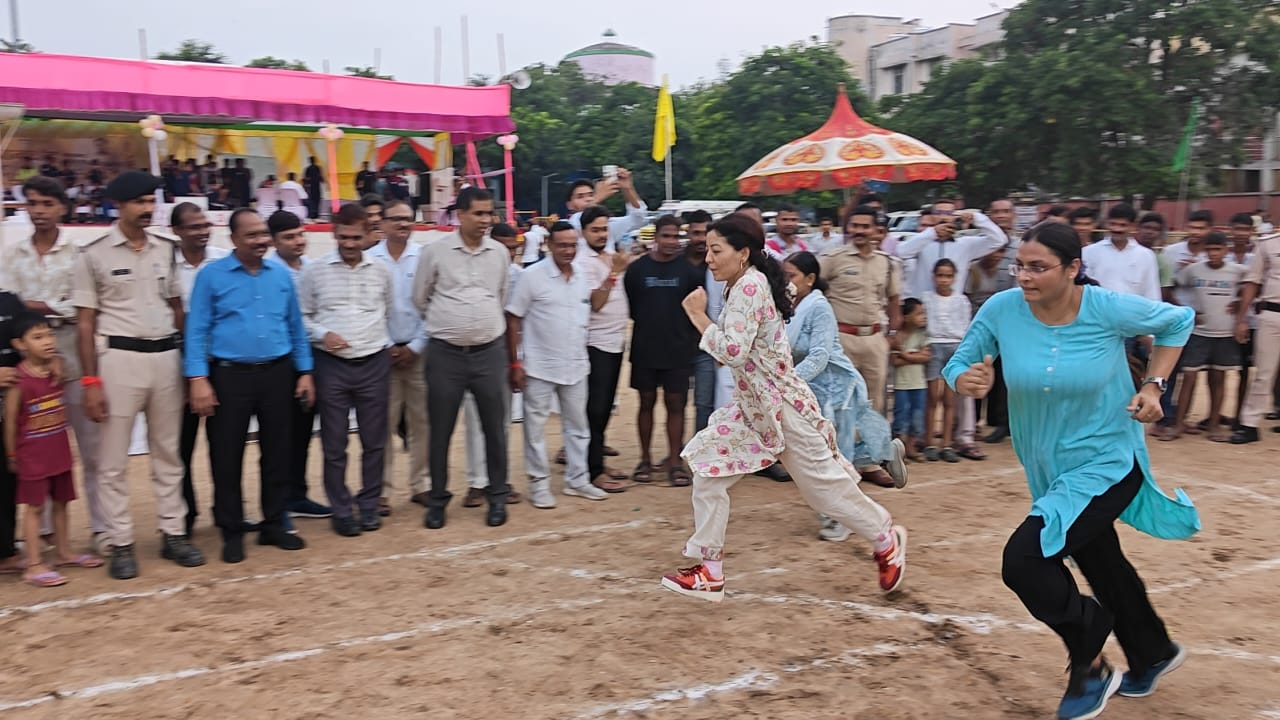 राष्ट्रीय खेल दिवस पर जहानाबाद DM का अनोखा अंदाज, खिलाड़ियों के साथ ट्रैक पर लगाई दौड़