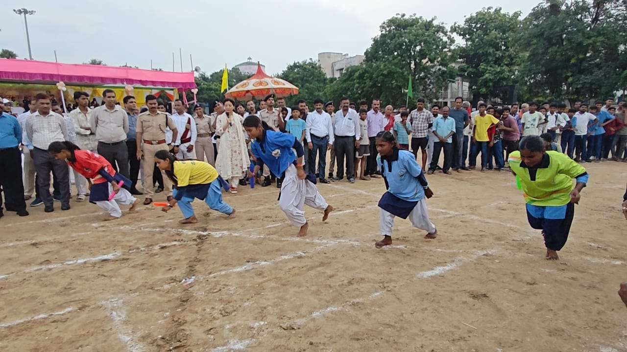 राष्ट्रीय खेल दिवस पर जहानाबाद DM का अनोखा अंदाज, खिलाड़ियों के साथ ट्रैक पर लगाई दौड़