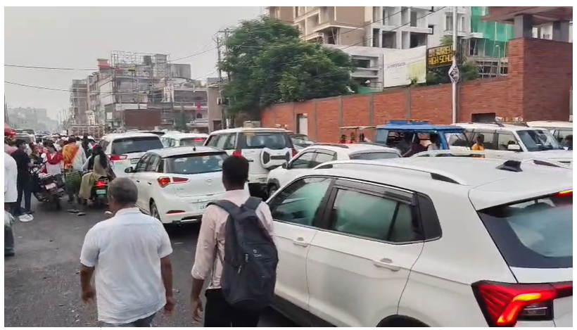ड्राइवर ने की मालिक की हत्या: डेहरी EO विमल कुमार हत्याकांड के विरोध में पटना में अधिकारियों का प्रदर्शन, सरकार से सुरक्षा की मांग 