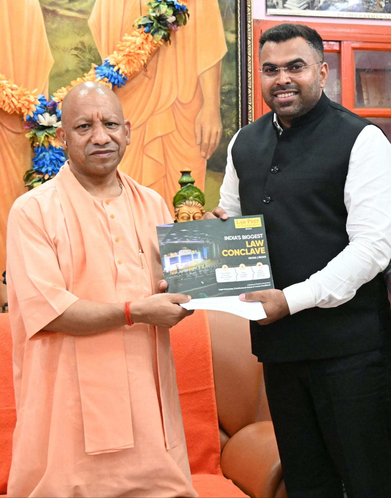 योगी आदित्यनाथ से मिले लॉ प्रेप ट्यूटोरियल के निदेशक अभिषेक गुंजन, कानूनी शिक्षा और लॉ कॉन्क्लेव पर हुई विशेष चर्चा