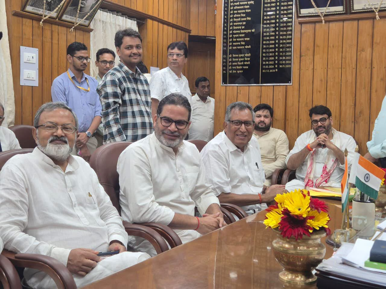 प्रशांत किशोर ने बांकीपुर विधायक के तौर पर ली शपथ, अशोकधाम भगदड़ हादसे पर जताया दुख, घटनास्थल के लिए हुए रवाना