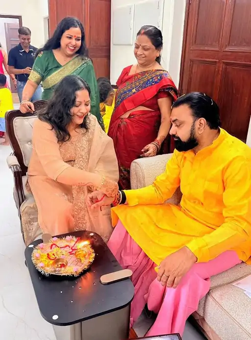 Raksha Bandhan : बिहार में रक्षाबंधन की धूम: CM सम्राट चौधरी ने बंधवाई राखी, जेलों में सलाखों के पार दिखा भाई-बहन का भावुक रिश्ता
