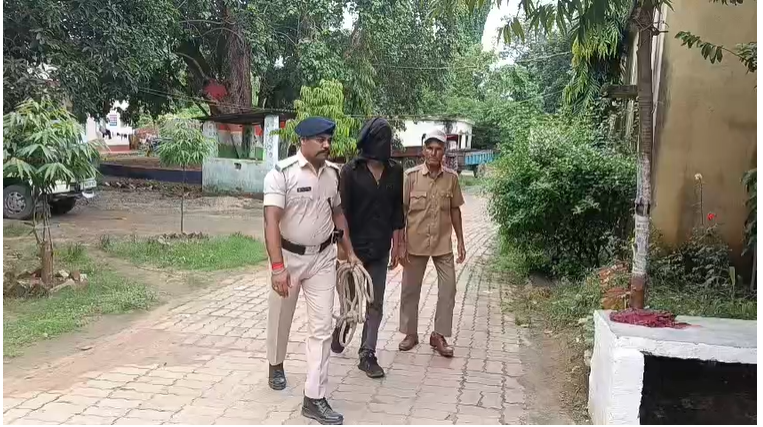 क्या यही शराबबंदी है? बिहार में विदेशी शराब की बड़ी खेप के साथ तस्कर गिरफ्तार, कार की डिक्की से लाखों का माल बरामद