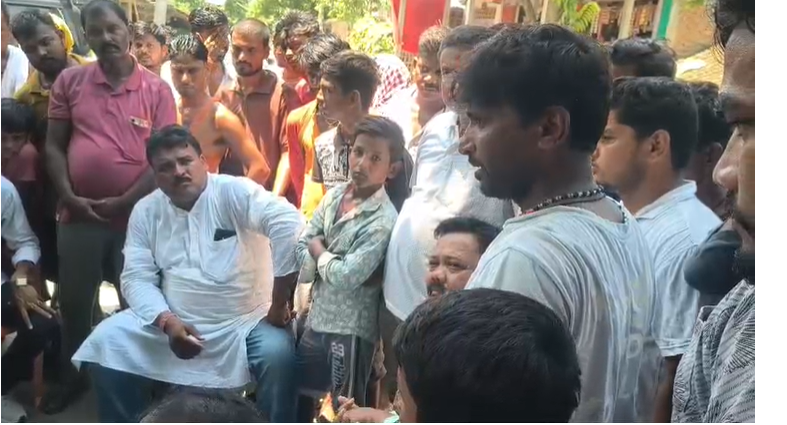 JDU विधायक के खिलाफ बाढ़ पीड़ितों का फूटा गुस्सा, कोमल सिंह की गाड़ी को घेरा, कहा..वोट मांगे आवल छय..त कहे छय कि बेटी छियै