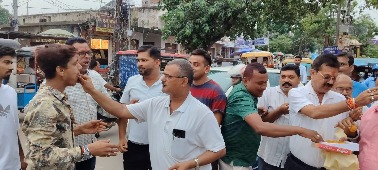 जीत का सर्टिफिकेट मिलने के बाद प्रशांत किशोर के गांव में खुशी का माहौल, बिहार के अन्य जिलों में भी मनाया गया बांकीपुर का जश्न 
