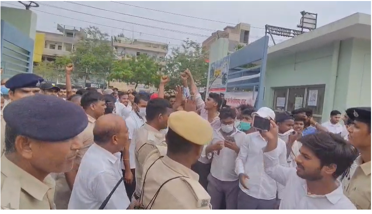 बिहार स्वास्थ्य विज्ञान विश्वविद्यालय में छात्रों का हंगामा, स्टूडेंट्स ने लगाया लाठीचार्ज का आरोप