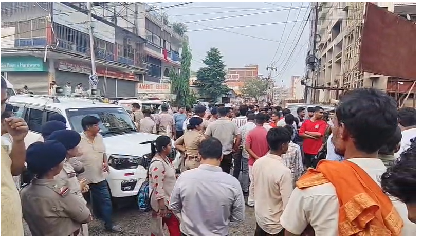 ड्राइवर ने की मालिक की हत्या: डेहरी EO विमल कुमार हत्याकांड के विरोध में पटना में अधिकारियों का प्रदर्शन, सरकार से सुरक्षा की मांग 