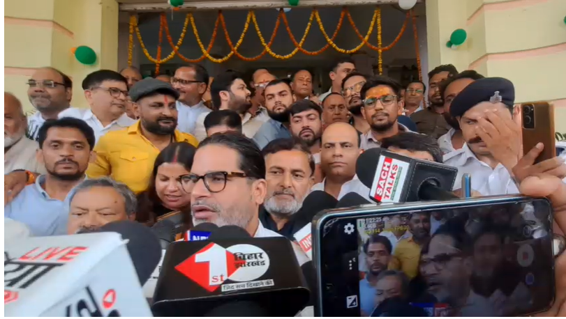 प्रशांत किशोर ने बांकीपुर विधायक के तौर पर ली शपथ, अशोकधाम भगदड़ हादसे पर जताया दुख, घटनास्थल के लिए हुए रवाना