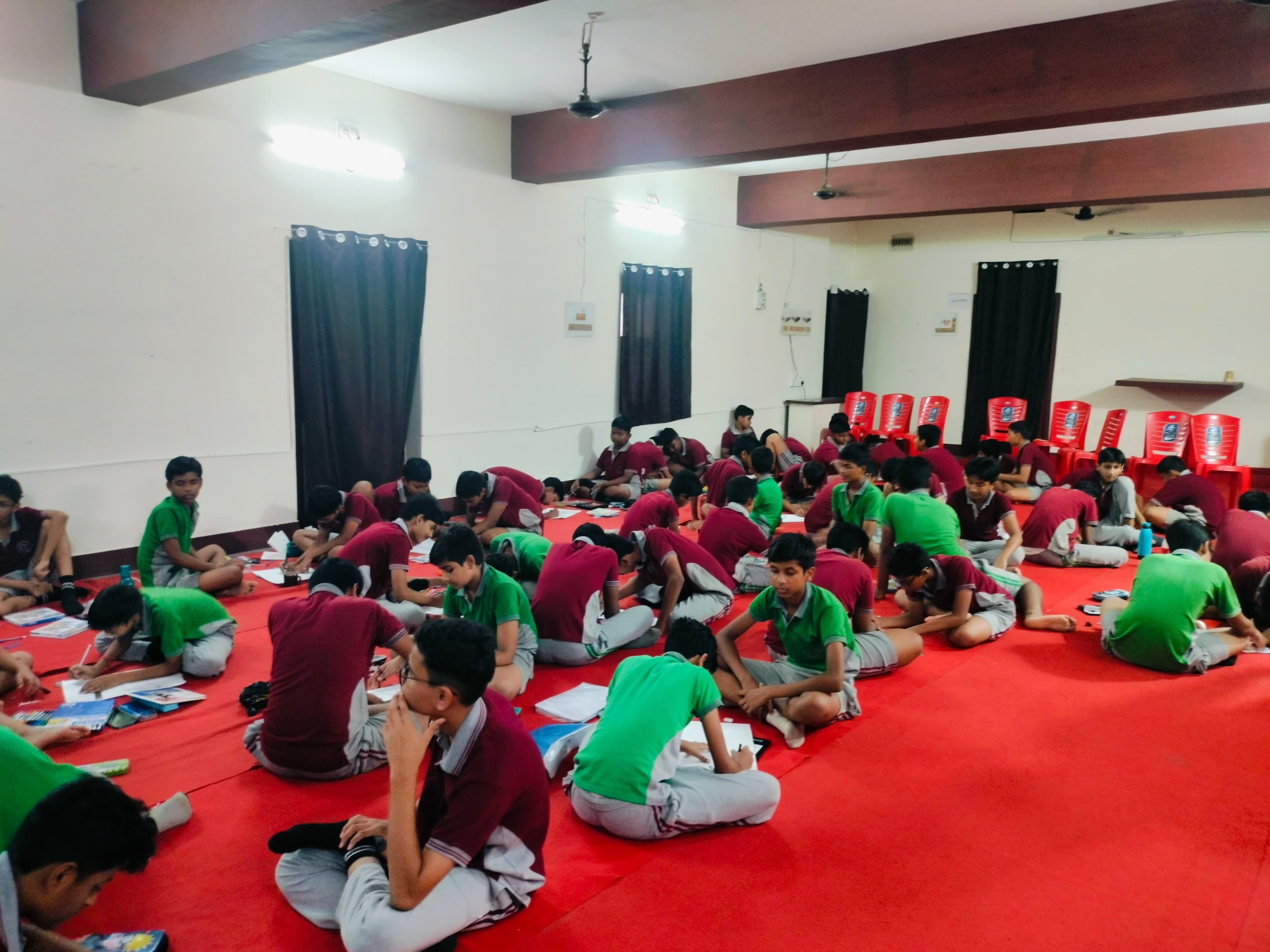 राष्ट्रीय उद्यमिता चुनौती 2026: वीवीआरएस में पोस्टर प्रतियोगिता, 124 विद्यार्थियों ने दिखाई रचनात्मक प्रतिभा