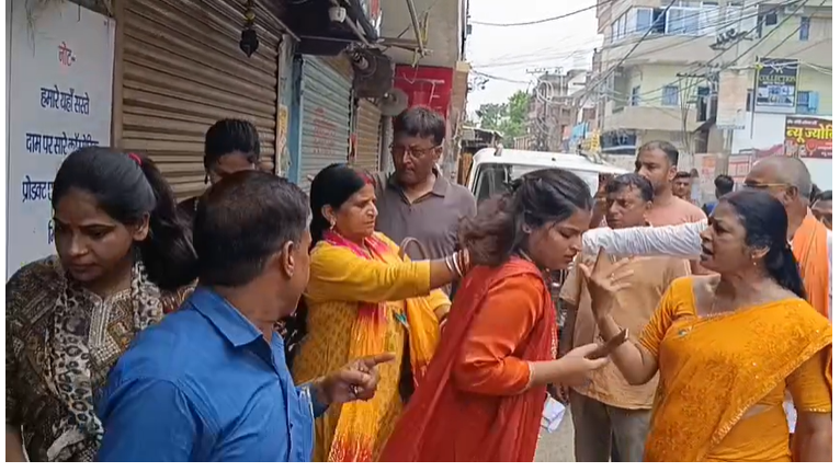बांकीपुर उपचुनाव: बीजेपी कार्यकर्ताओं पर बदतमीजी का आरोप लगाने वाली युवती हिरासत में, पटना के न्यू जक्कनपुर इलाके से जबरन उठा ले गई पुलिस