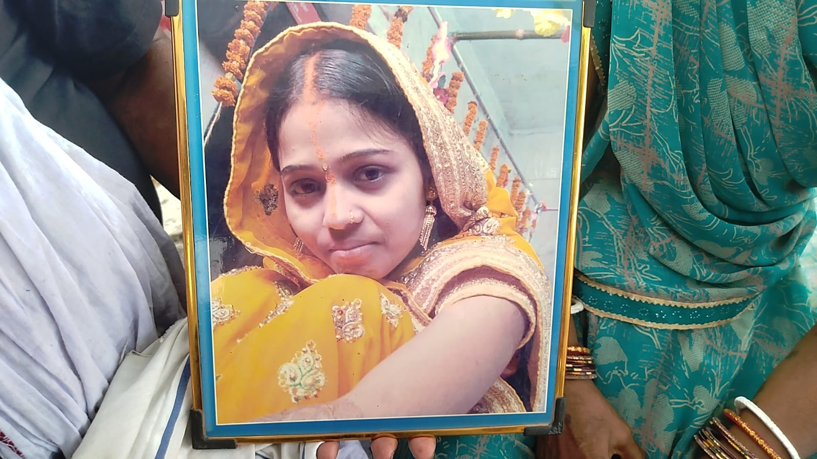 सीतामढ़ी: सोनबरसा की उप प्रमुख अनु कुमारी ने प्रेमी से की दूसरी शादी, ससुर ने गहने-नकदी ले जाने का लगाया आरोप