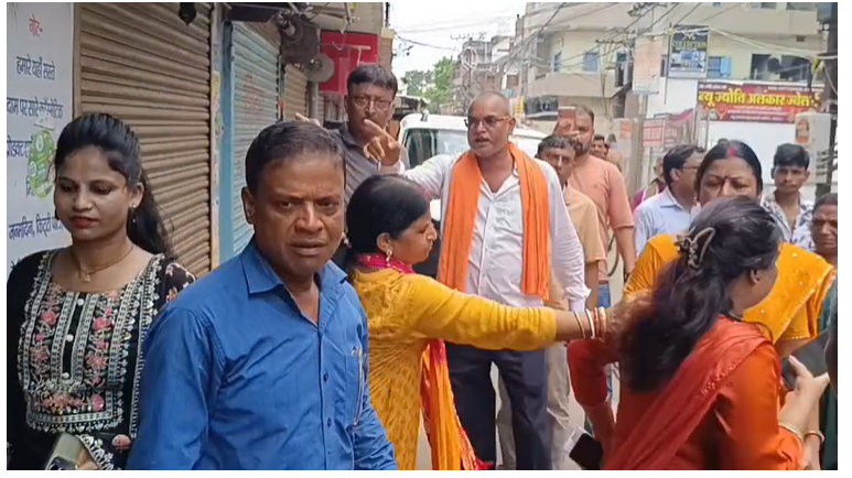 बांकीपुर उपचुनाव: बीजेपी कार्यकर्ताओं पर बदतमीजी का आरोप लगाने वाली युवती हिरासत में, पटना के न्यू जक्कनपुर इलाके से जबरन उठा ले गई पुलिस