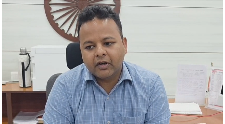 4 साल से गोदाम में जंग खा रही 23 ट्राई साइकिलें, फर्स्ट बिहार पर खबर चलने के बाद डीएम ने दिये जांच के आदेश 