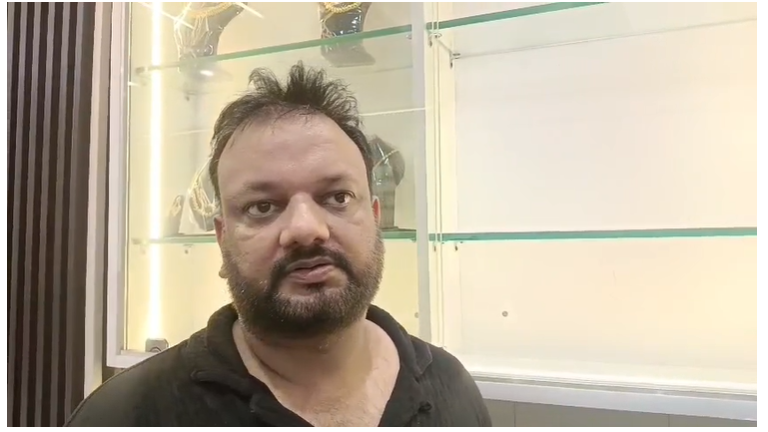 रोहतास में दिनदहाड़े ज्वेलरी शॉप में लूट, 35 लाख के आभूषण लेकर हथियारबंद अपराधी फरार