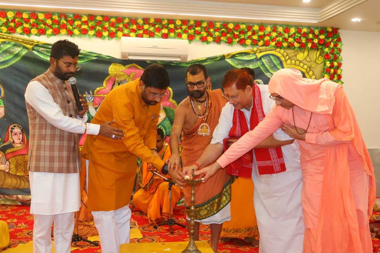 वृंदावन में श्री विद्या कोटि कुमकुमार्चन महायज्ञ का शुभारंभ, स्वामी अभिषेक ब्रह्मचारी ने रखे विचार