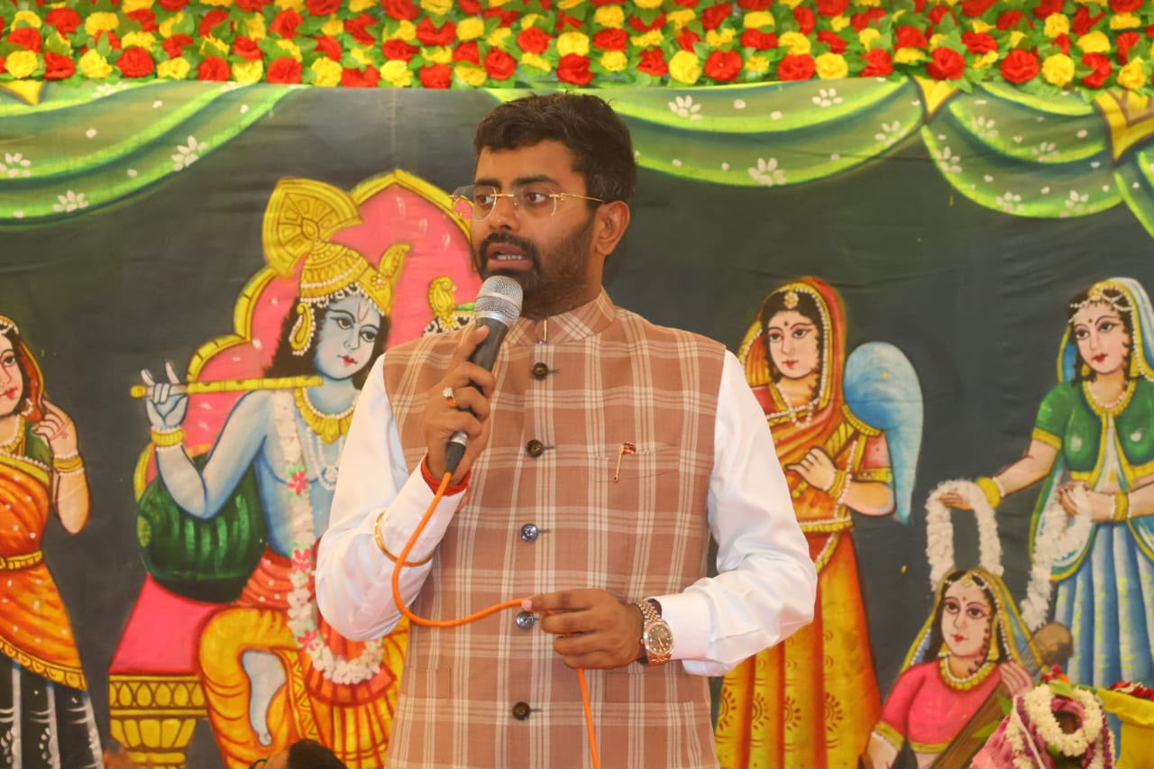 वृंदावन में श्री विद्या कोटि कुमकुमार्चन महायज्ञ का शुभारंभ, स्वामी अभिषेक ब्रह्मचारी ने रखे विचार