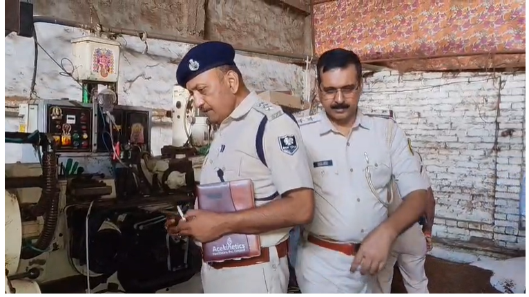मुजफ्फरपुर में नकली सिगरेट फैक्ट्री का भंडाफोड़, 12 लाख का माल और करोड़ों की मशीनें जब्त