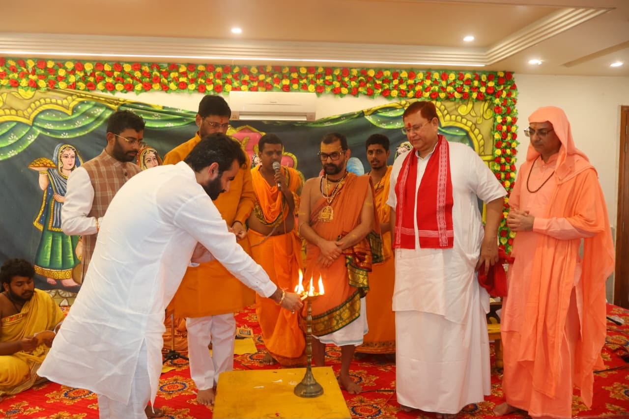 वृंदावन में श्री विद्या कोटि कुमकुमार्चन महायज्ञ का शुभारंभ, स्वामी अभिषेक ब्रह्मचारी ने रखे विचार