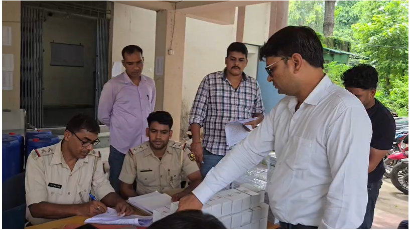 मोतिहारी में नशीले इंजेक्शनों की बड़ी खेप जब्त, दो तस्कर गिरफ्तार, नेपाल कनेक्शन का खुलासा