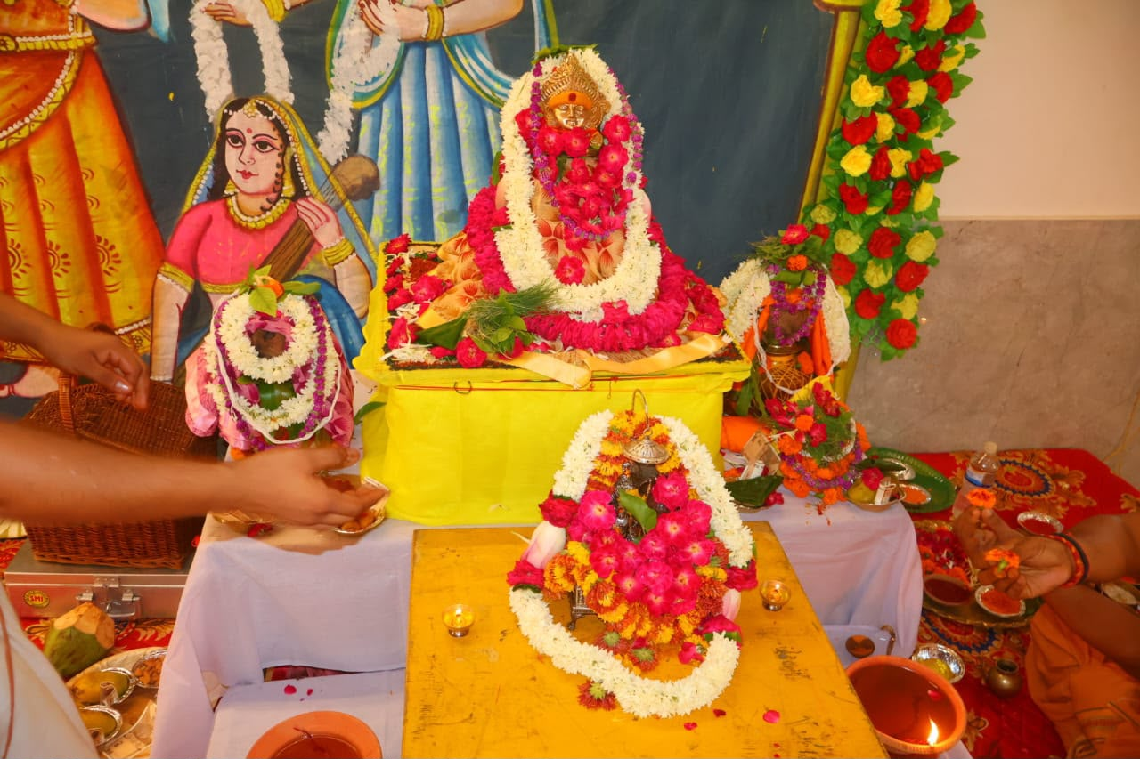 वृंदावन में श्री विद्या कोटि कुमकुमार्चन महायज्ञ का शुभारंभ, स्वामी अभिषेक ब्रह्मचारी ने रखे विचार